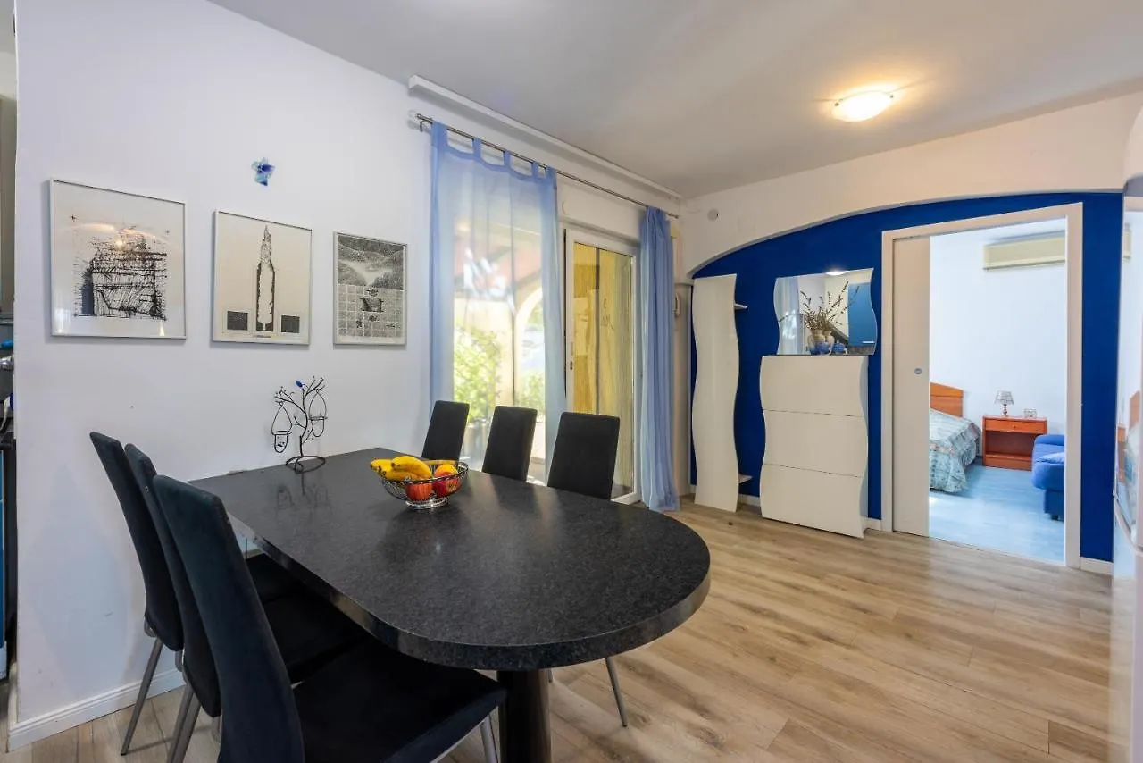 Apartments With A Parking Space Banjole, Pula - 14391 Croatia